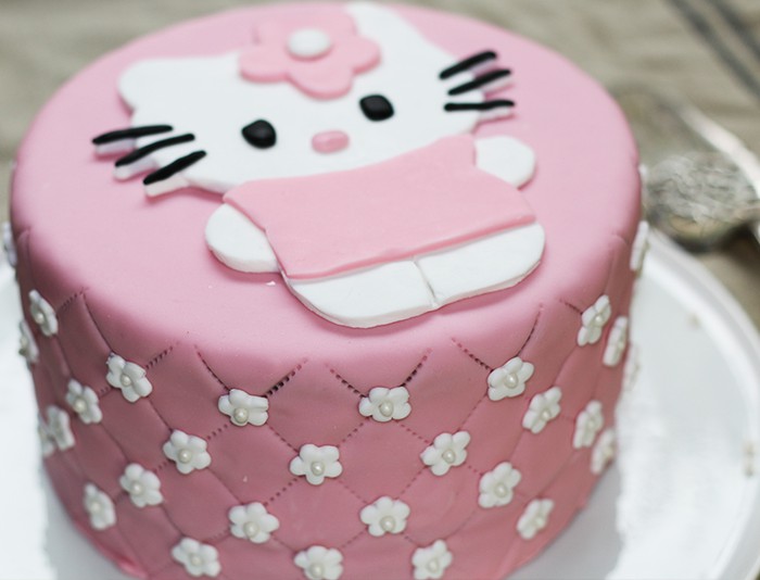 Gâteau Hello Kitty facile en vidéo {gâteau d'anniversaire 
