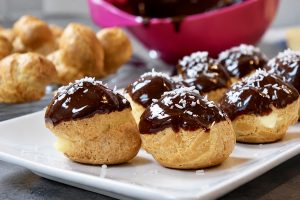 profiteroles creme patissiere sauce chocolat