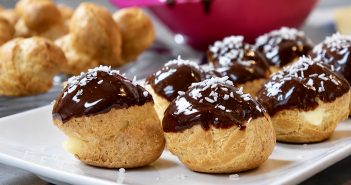 profiteroles creme patissiere sauce chocolat