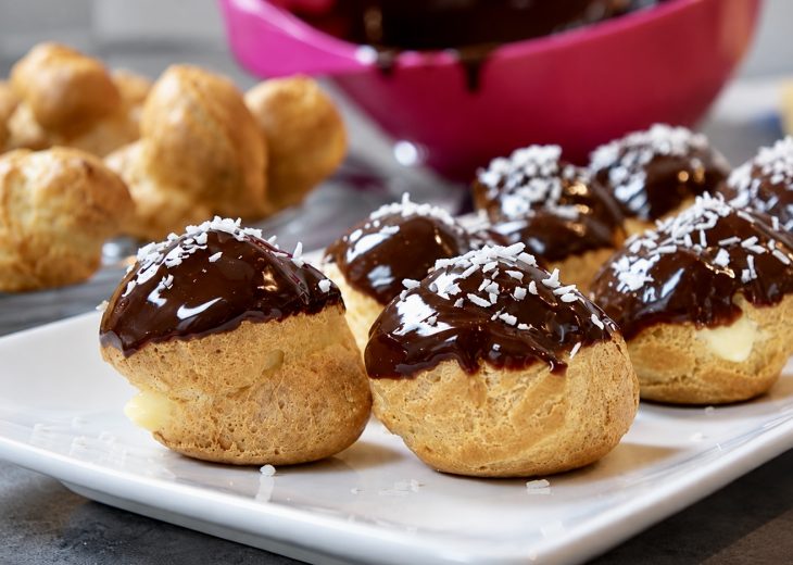 profiteroles creme patissiere sauce chocolat