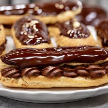 Eclairs au chocolat et à l’amaretto eclairs chocolat