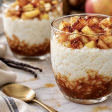 Riz au lait crémeux, pommes et caramel au beurre salé riz au lait pommes caramel