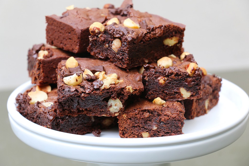 My best recipe for fudgy chocolate brownies - HerveCuisine.com