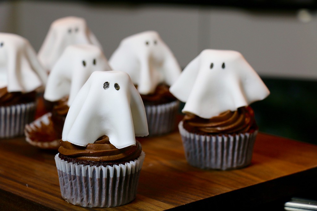 Gâteau cimetière pour Halloween - Amandine Cooking  Deco gateau halloween,  Chocolat halloween, Gateau halloween