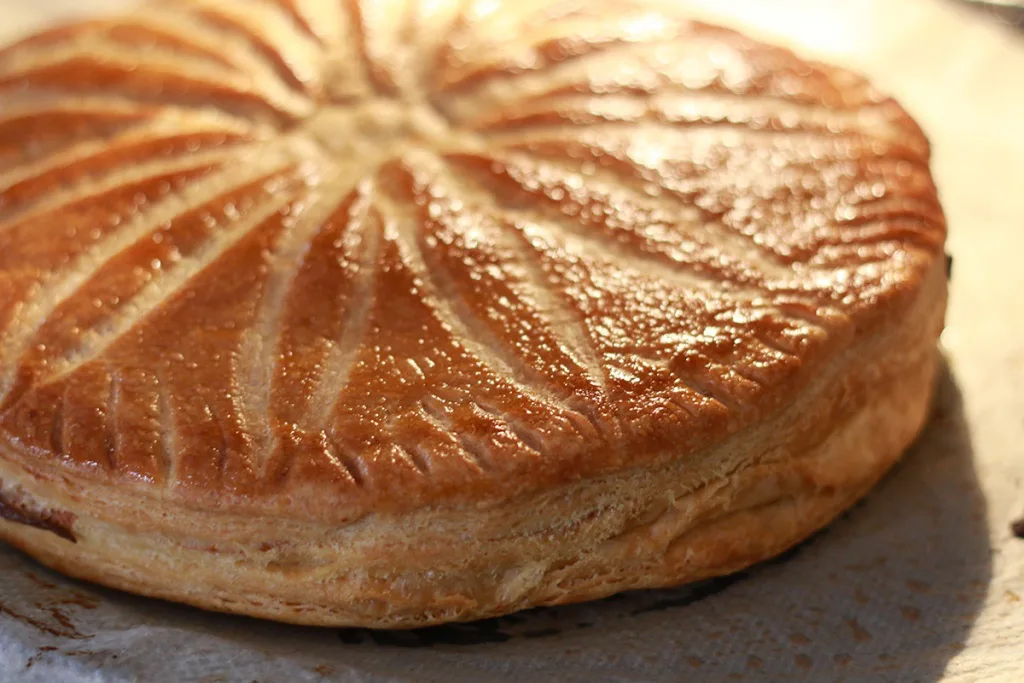 Cette recette pour faire une galette des rois maison express et