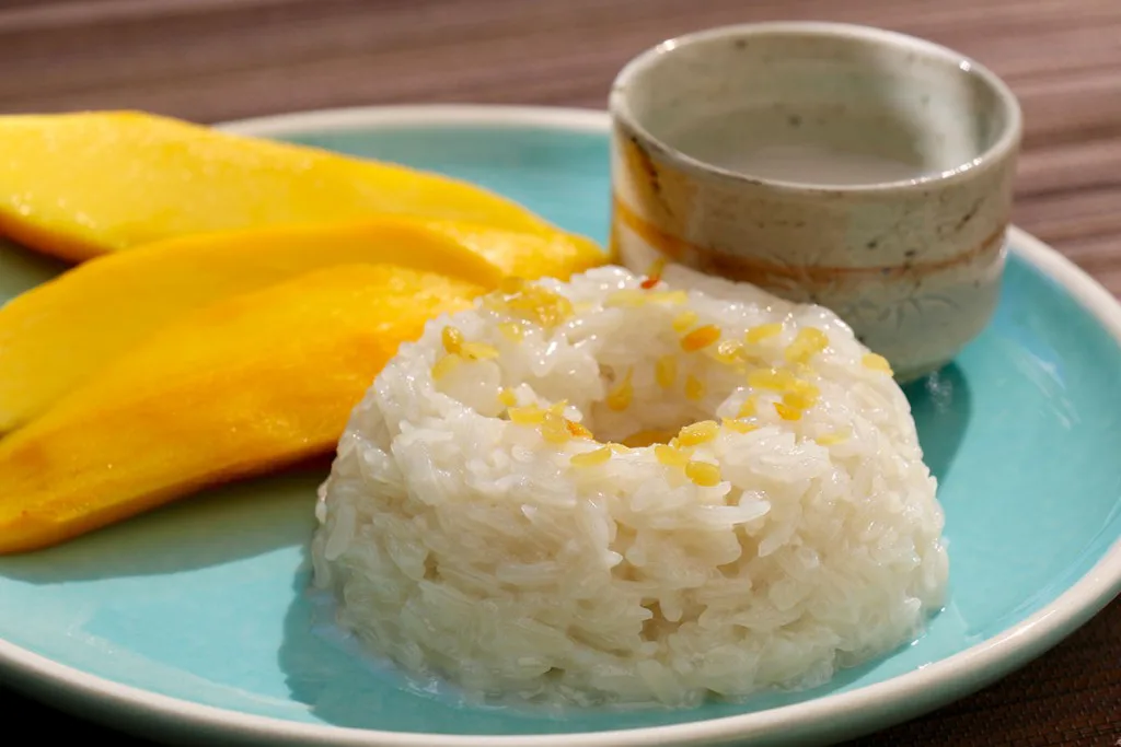 Riz gluant à la mangue et au lait de coco - Recette Ptitchef