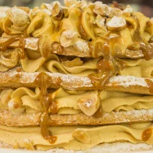 Gros Gateau Meringue De Noel Caramel Et Noisettes Hervecuisine Com