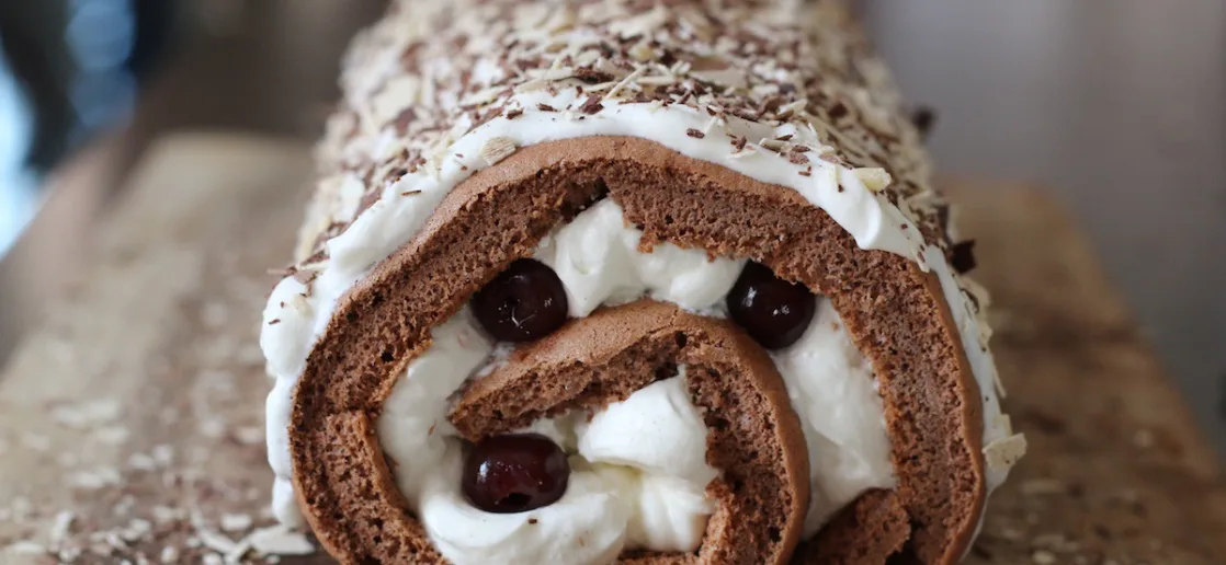 Recette De La Foret Noire Roulee De Noel Hervecuisine Com