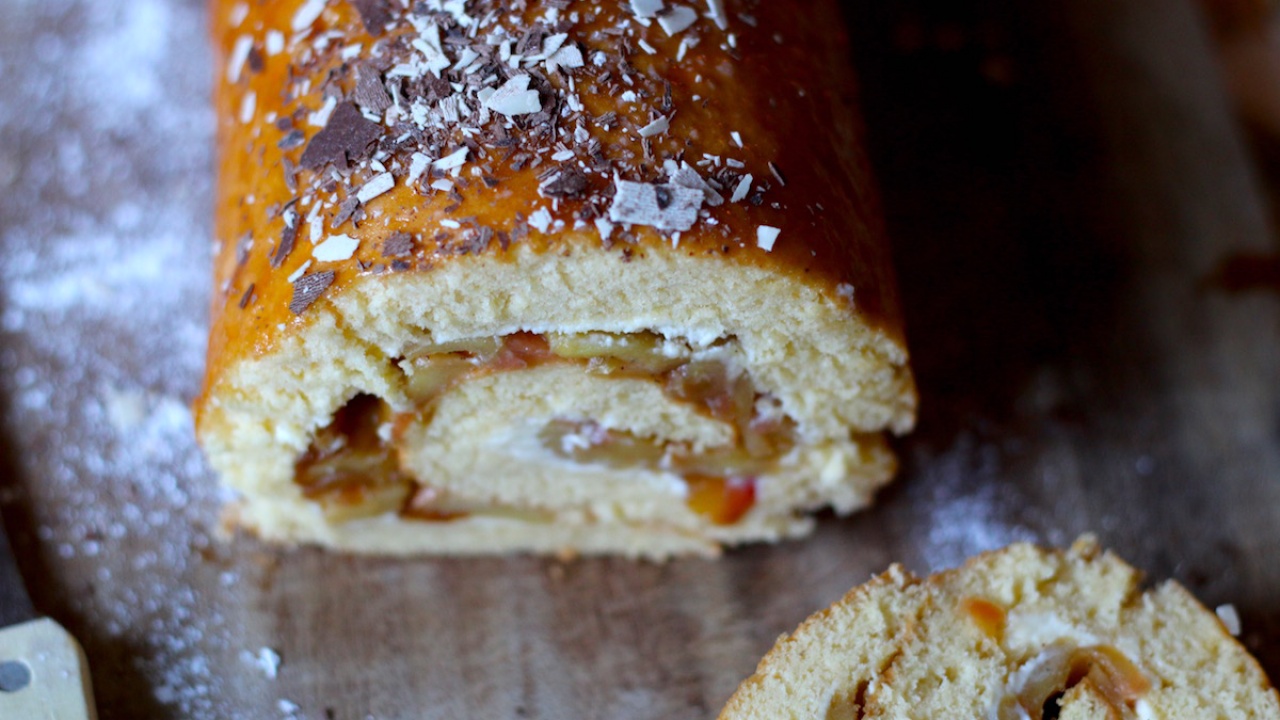 Gâteau roulé à la pomme et à l'orange pour 8 personnes - Recettes - Elle à  Table