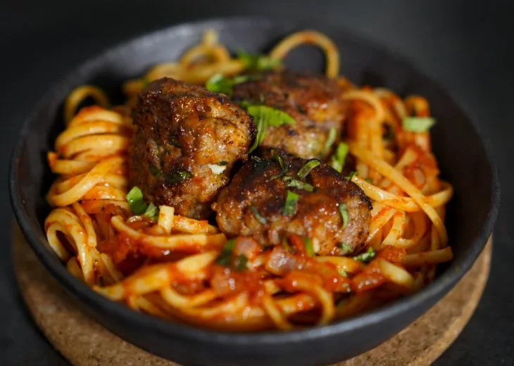 وصفة معكرونة اللحم أو كرات اللحم الطرية بصلصة الطماطم Recette-spaghetti-meatballs-730x520.jpg