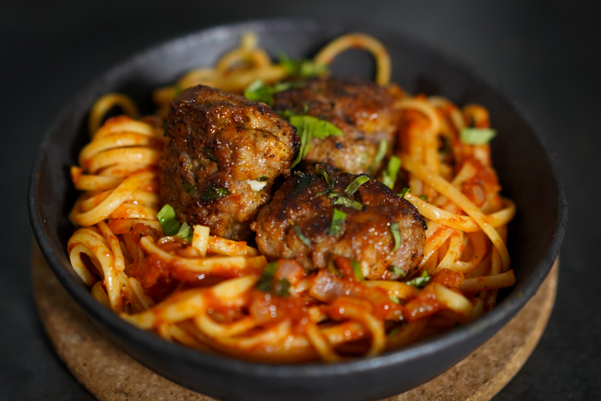 Recette des spaghetti meatballs ou boulettes de viande moelleuses en sauce  tomate 