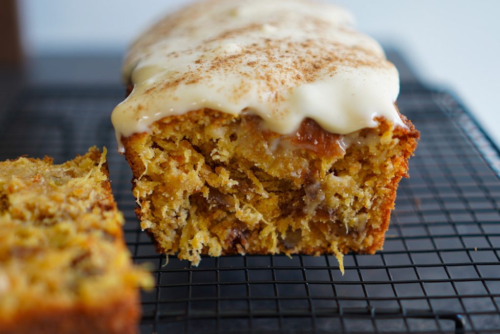 Cake à la carotte et aux noix : recette de Cake à la carotte et aux noix