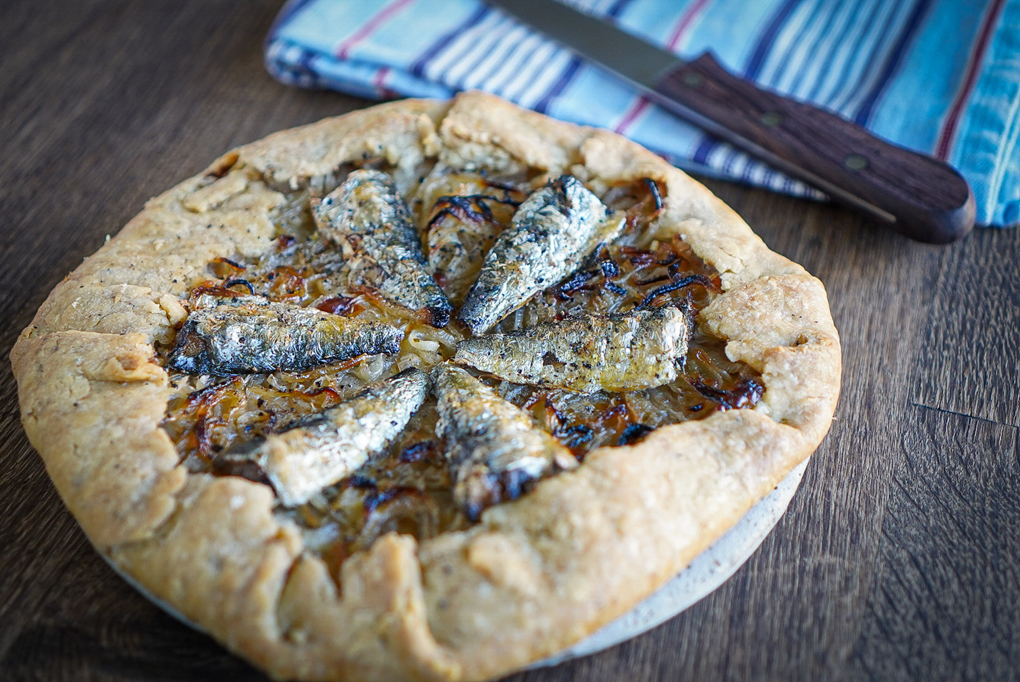 Recette de la Tarte à l’oignon maison, huile d’olive et sardines