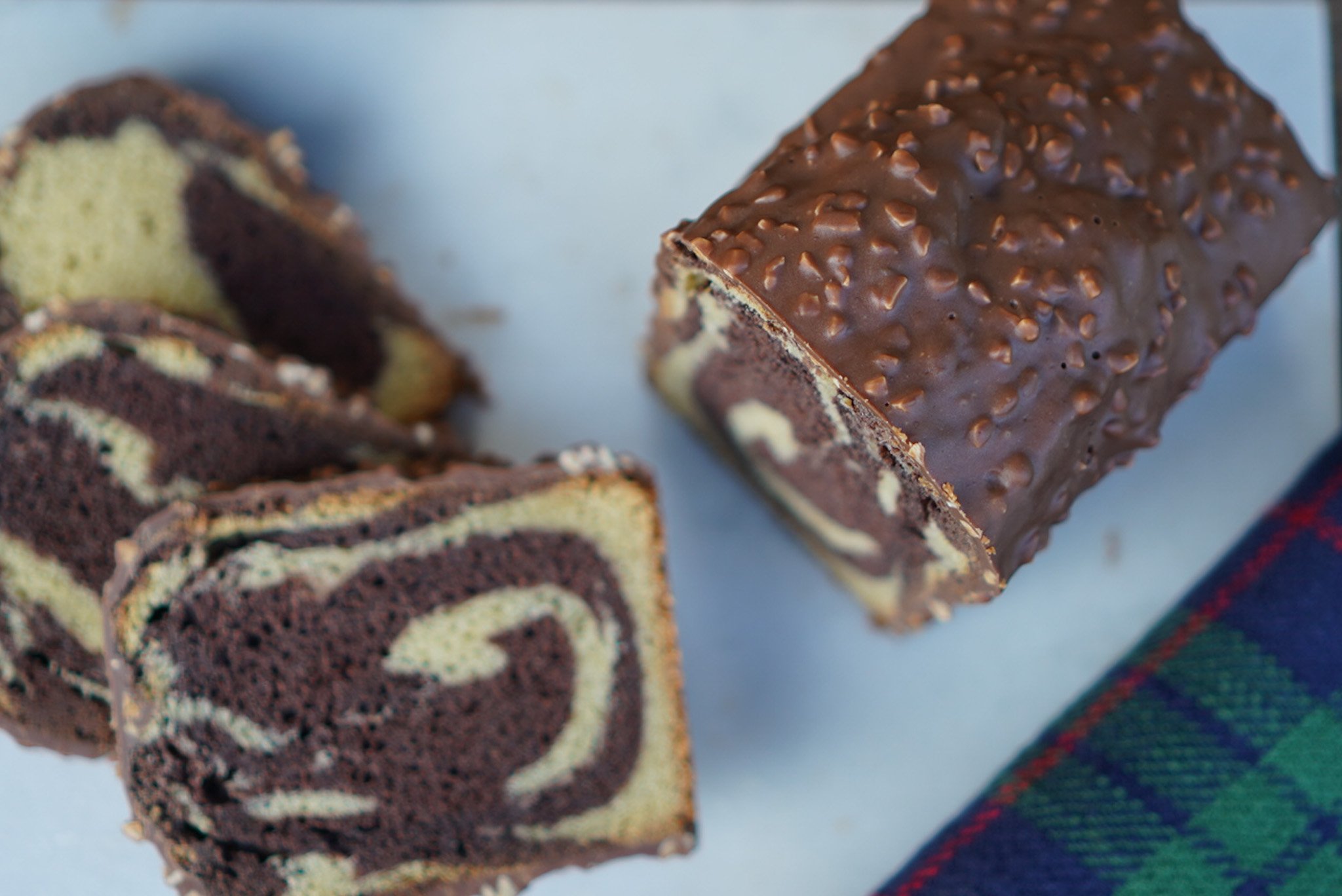 Gâteau roulé au chocolat et glaçage à la vanille - Je Cuisine