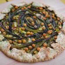 Tarte rustique aux légumes verts