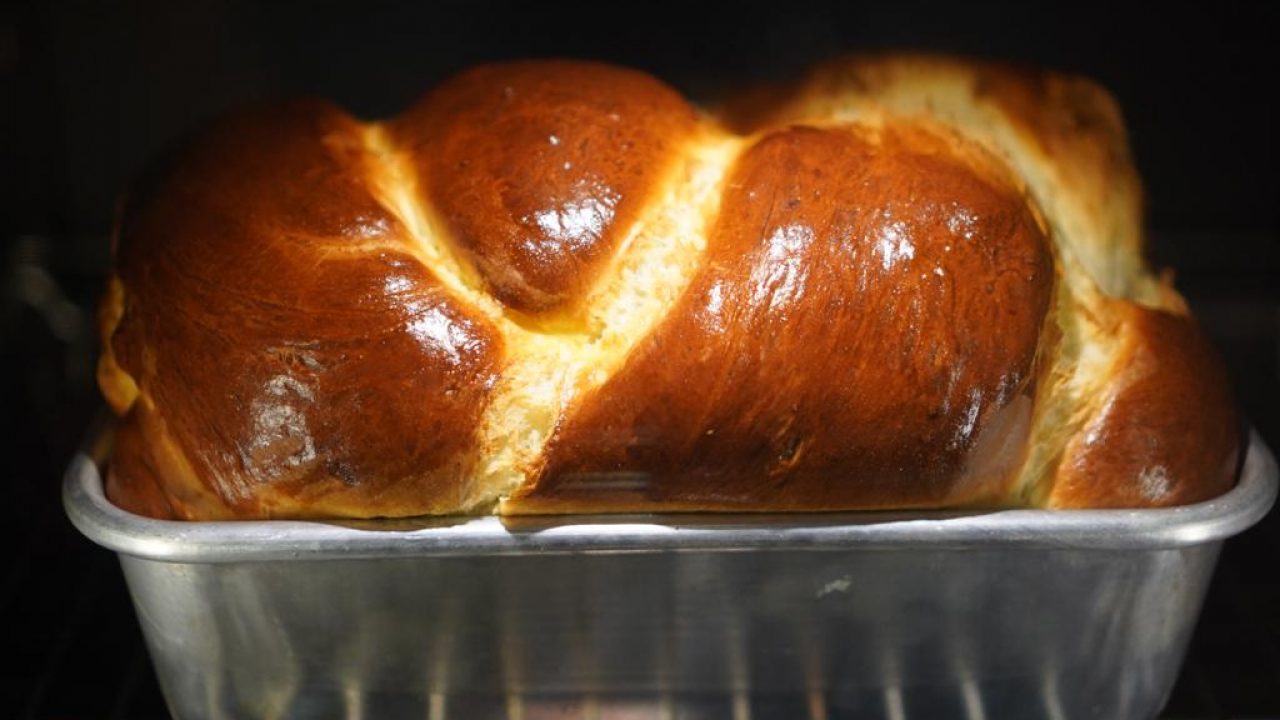 Recette De La Brioche Moelleuse Et Filante Hervecuisine Com