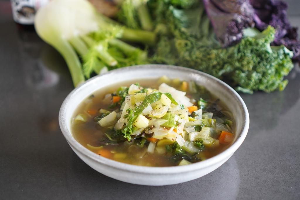 Soupe detox minceur : recette drainante aux légumes verts