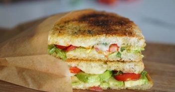 croque veggie avocat tomate mozzarella