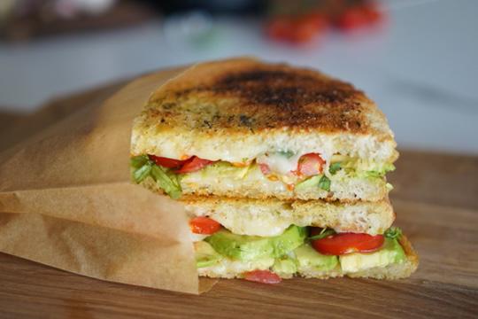 croque veggie avocat tomate mozzarella