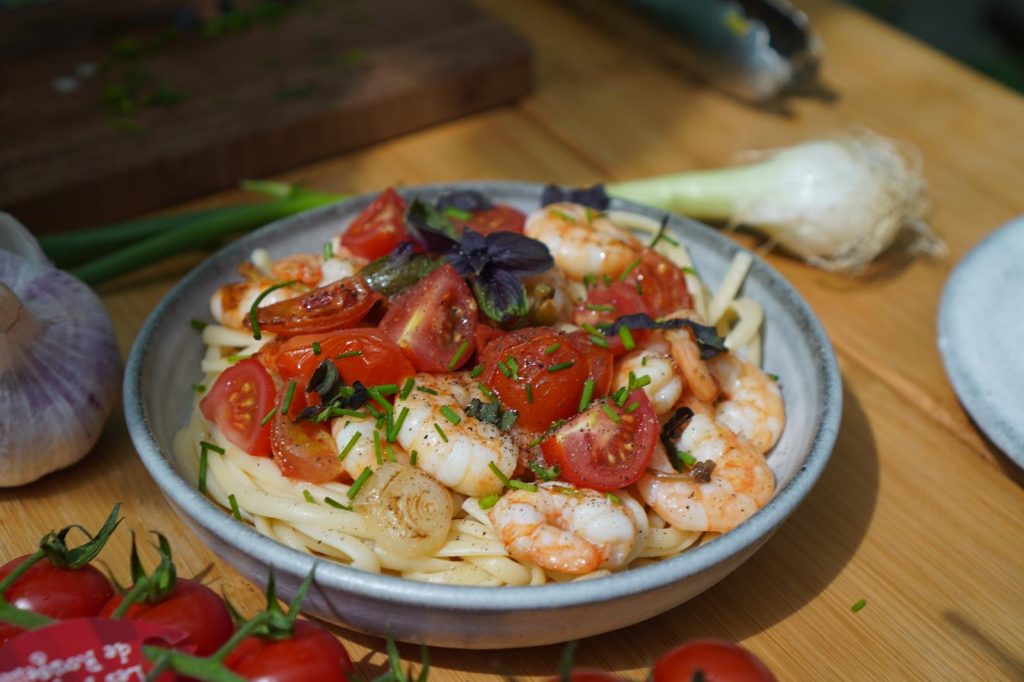 Linguine crevettes à l’ail et persil, tomates cerise « pépites »