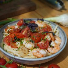 Linguine crevettes à l’ail et persil, tomates cerise « pépites »