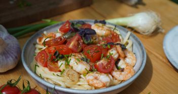 Linguine crevettes à l’ail et persil, tomates cerise « pépites »