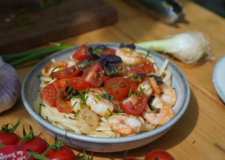 Linguine crevettes à l’ail et persil, tomates cerise « pépites »