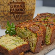 Recette Cake apéritif au Grana Padano et petits légumes de printemps