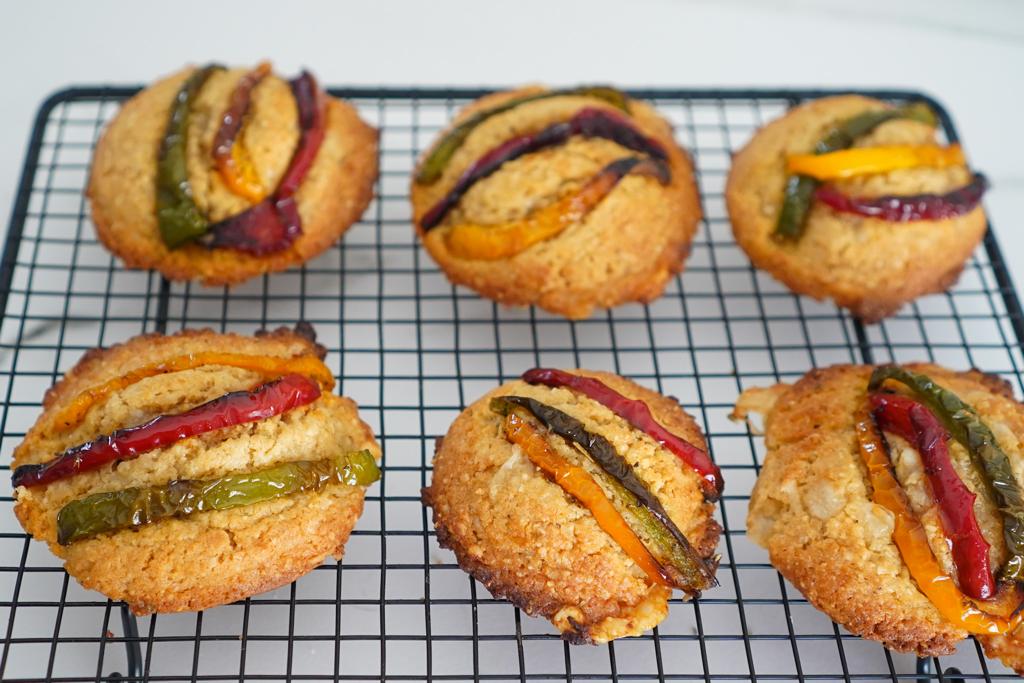 Cookies salés à partager à l'apéritif au Grana Padano et légumes du soleil