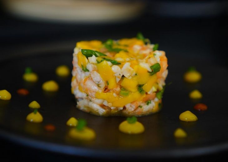 tartare de crevettes cuites à la mangue spicy