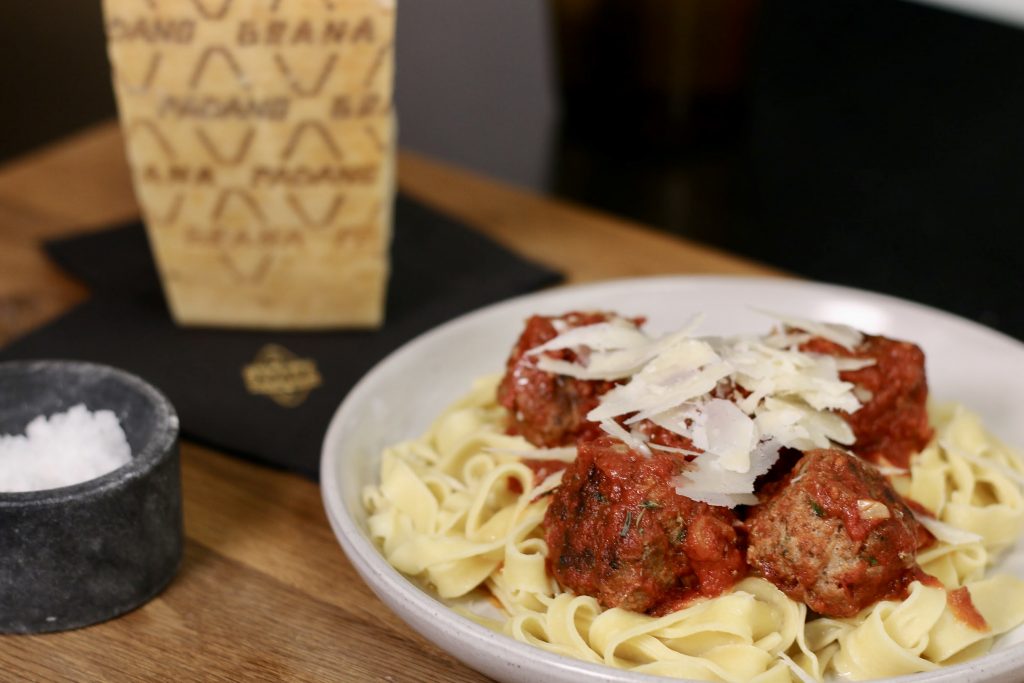 tagliatelles aux boulettes de boeuf et Grana Padano