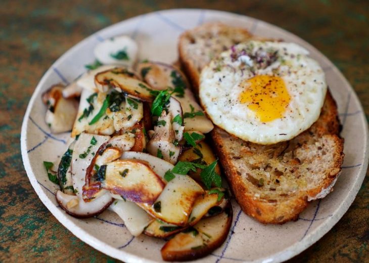 Cèpes poêlées oeuf frit