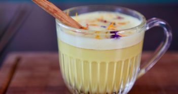 le golden latte au curcuma et aux épices