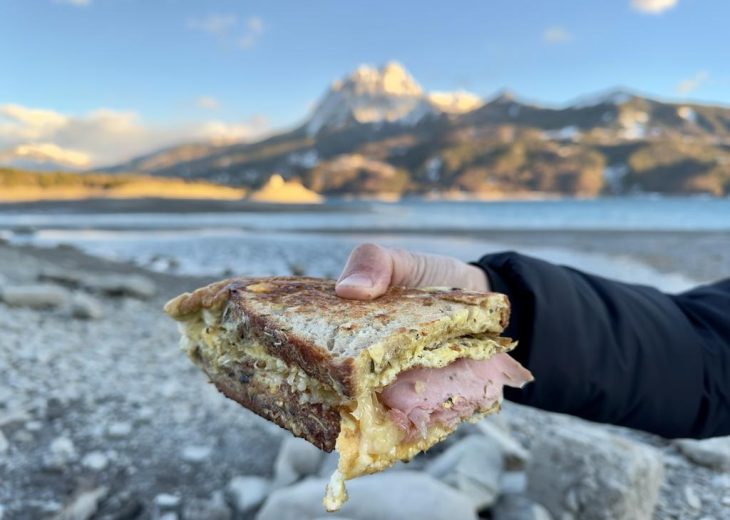 sandwich grillé oeuf fromage jambon