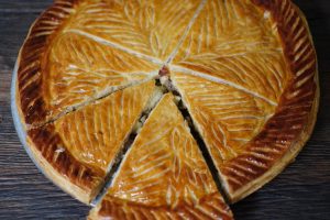 Tourte feuilletée champignons épinards mozzarella