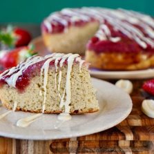 Gâteau renversé aux fraises et chocolat blanc