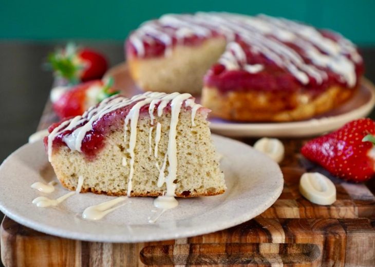 Gâteau renversé aux fraises et chocolat blanc