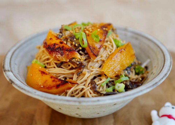 Nouilles sautées sauce crémeuse cacahuète et mangue caramélisée