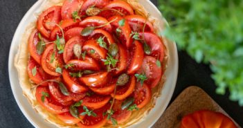 Recette rapide de tarte croustillante aux tomates et houmous maison Tarte a la tomate croustillante