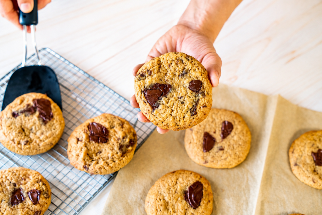 Cookies banane chocolat sans œuf, moelleux et prêts en 15 minutes cookies banane chocolat herve cuisine