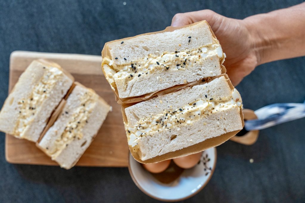 Tamago Sando japonais : le sandwich aux œufs ultra crémeux recette tamago sando