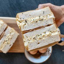 Tamago Sando japonais : le sandwich aux œufs ultra crémeux recette tamago sando