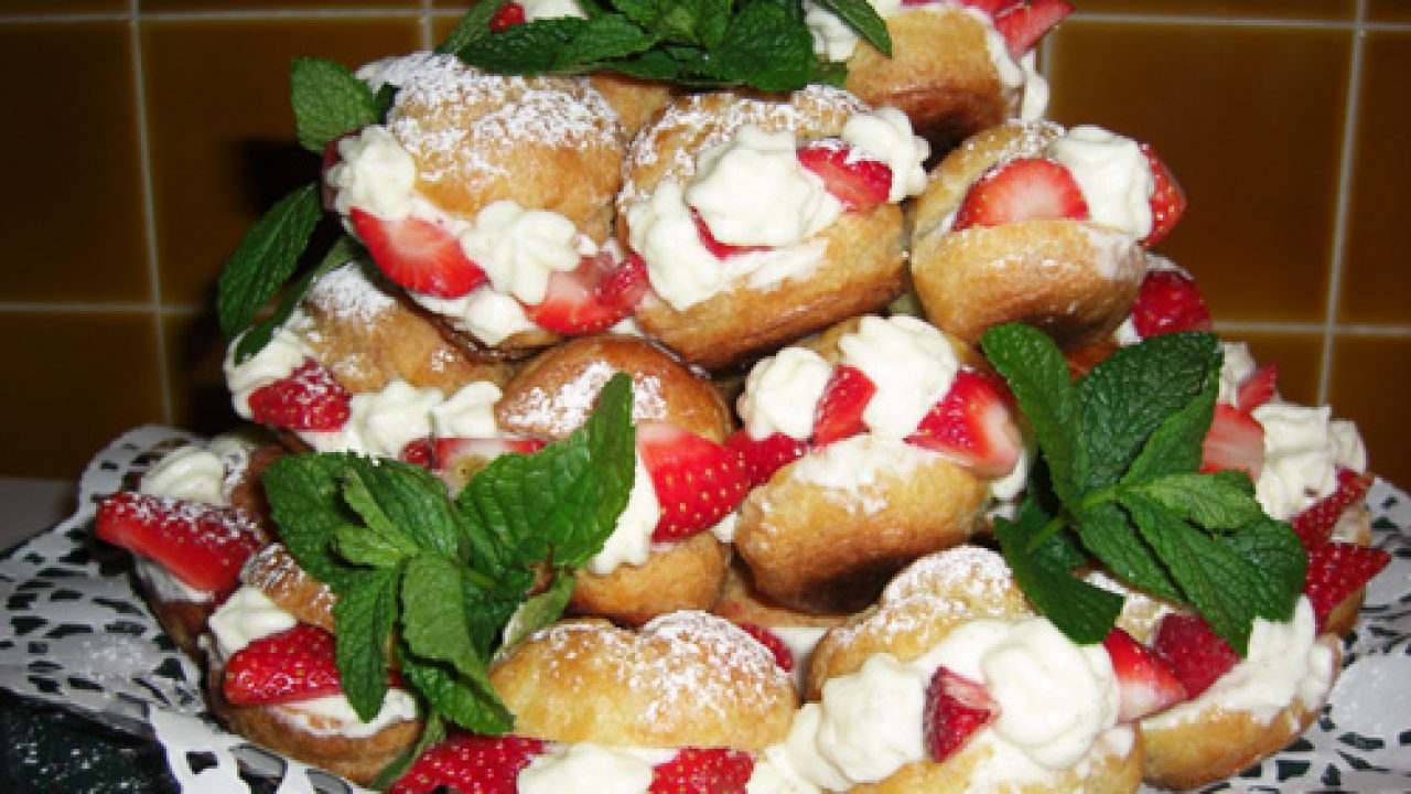 Choux A La Chantilly Et Aux Fraises Hervecuisine Com