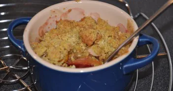 Crumble aux mirabelles, prunes et pommes, pistache et coco !