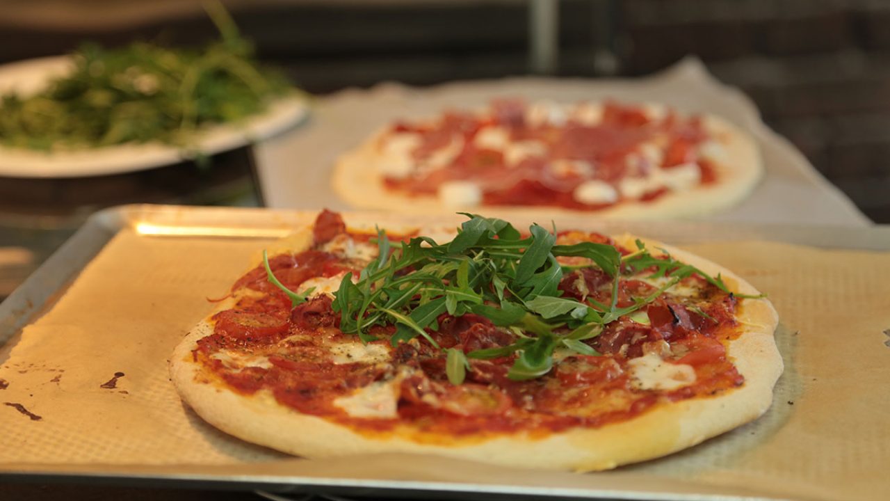 Recette Pâte à pizza facile au robot - La cuisine familiale : Un plat, Une  recette